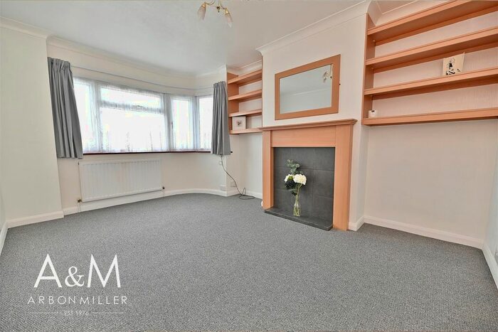 2 Bedroom Maisonette To Rent In Fullwell Avenue, Ilford, IG5