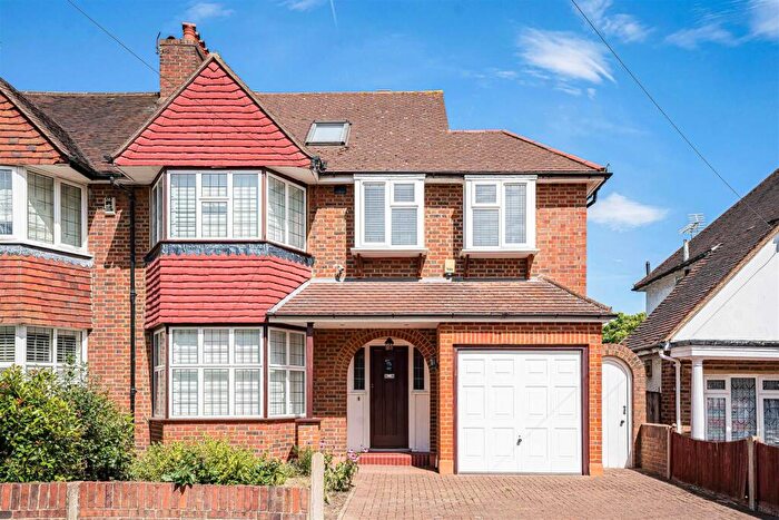 4 Bedroom Semi-Detached House For Sale In Arundel Road, Kingston Upon Thames, KT1