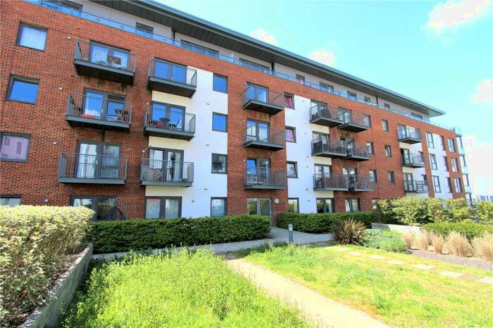 3 Bedroom Apartment To Rent In Fairbourne Court, Denyer Walk, Southampton, Hampshire, SO19