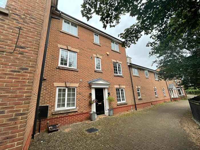 4 Bedroom Town House To Rent In Queen Elizabeth Drive, Taw Hill, SN25
