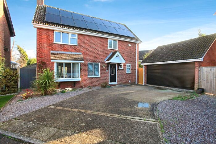 4 Bedroom Detached House For Sale In Lakeside, Peterborough, PE4