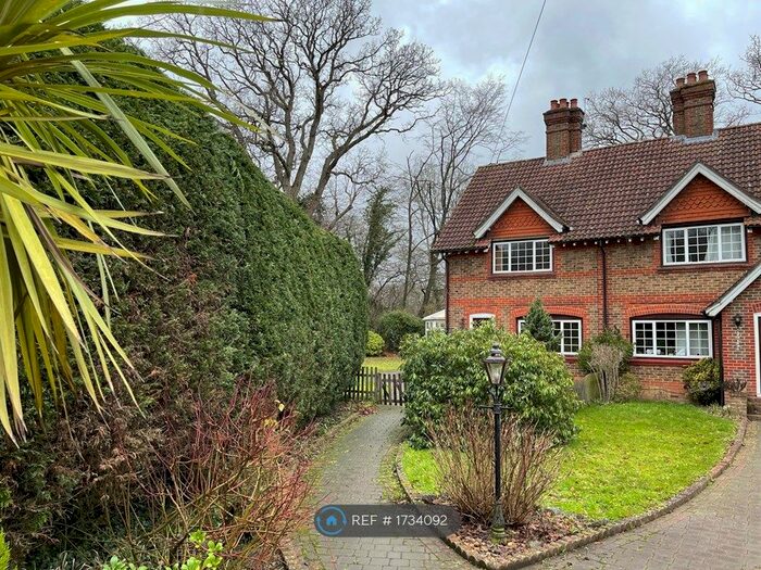 2 Bedroom Semi-Detached House To Rent In Hillside Cottages, Charlwood, Horley, RH6