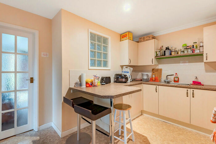 4 Bedroom Semi-Detached House To Rent In Cabell Road, Guildford, GU2