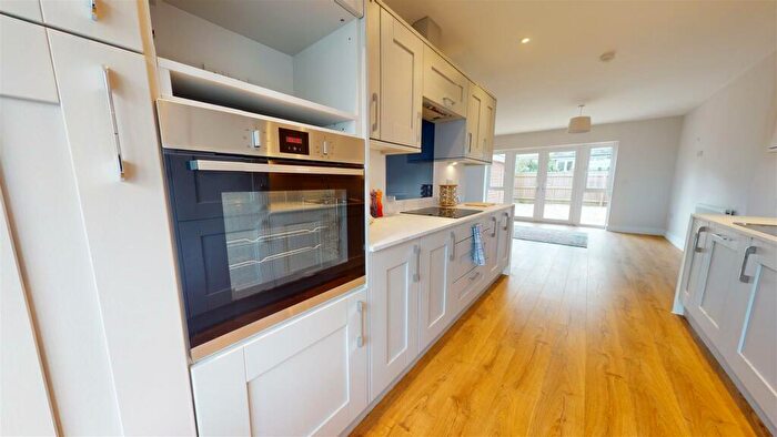 4 Bedroom Detached House For Sale In Celandine Close, Weymouth, DT4