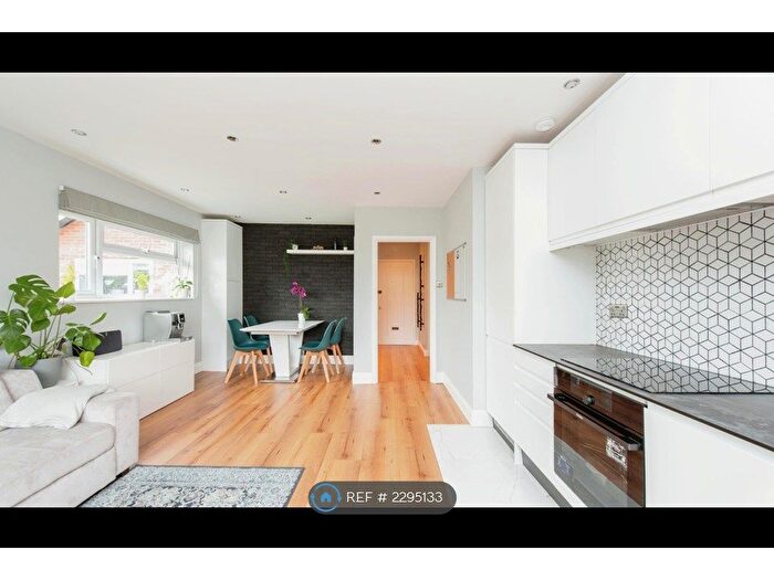 3 Bedroom Flat To Rent In Arlington Rd, St. Margarets, TW1