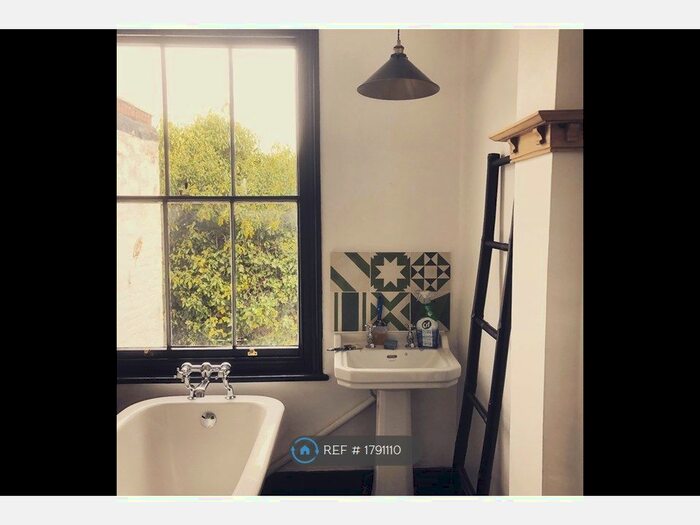 3 Bedroom Terraced House To Rent In Brook Street, Hastings, TN34