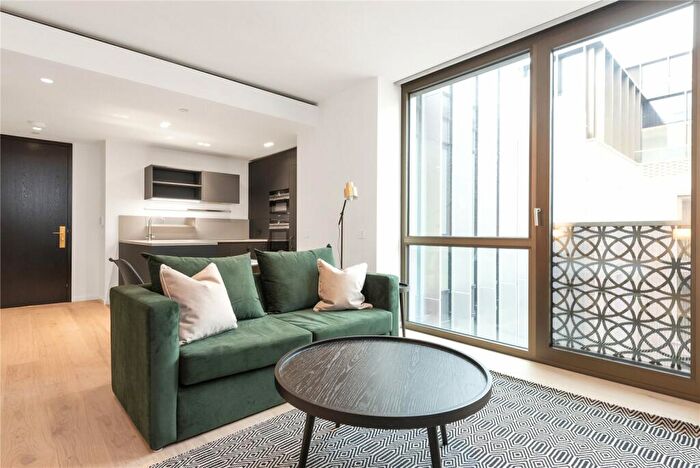 Apartment To Rent In Fenwick House, Bartholomew Close, London, EC1A