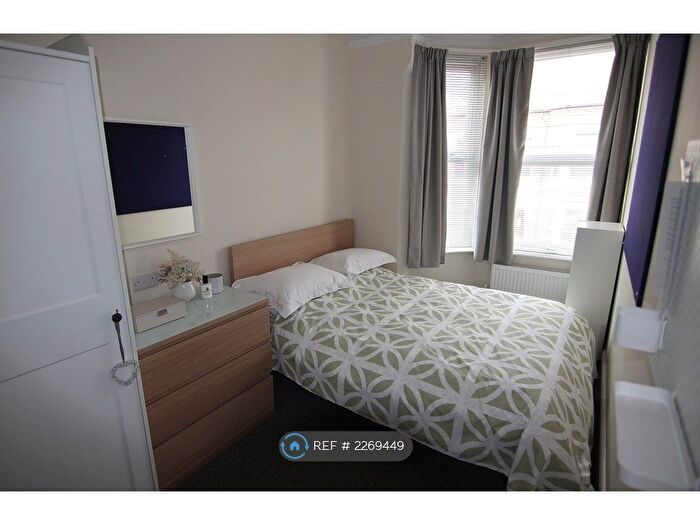 6 Bedroom Semi-Detached House To Rent In Trinity Avenue, Nottingham, NG7