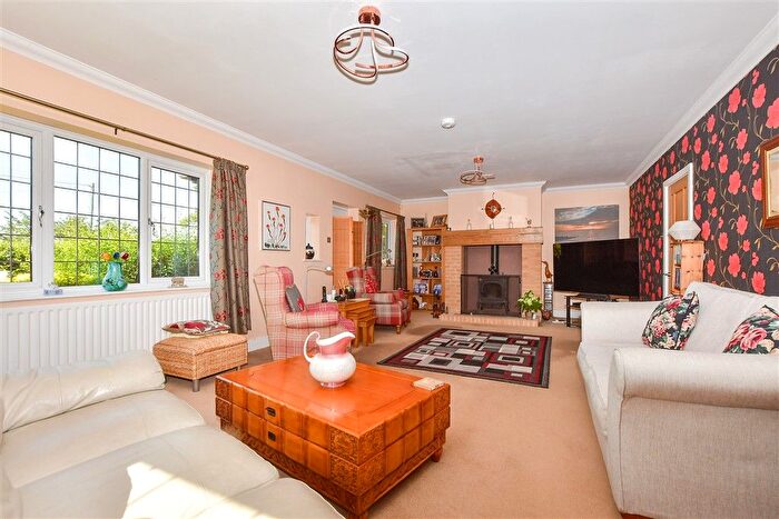 3 Bedroom Detached House For Sale In Smarden Bell Road, Pluckley, Ashford, Kent, TN27