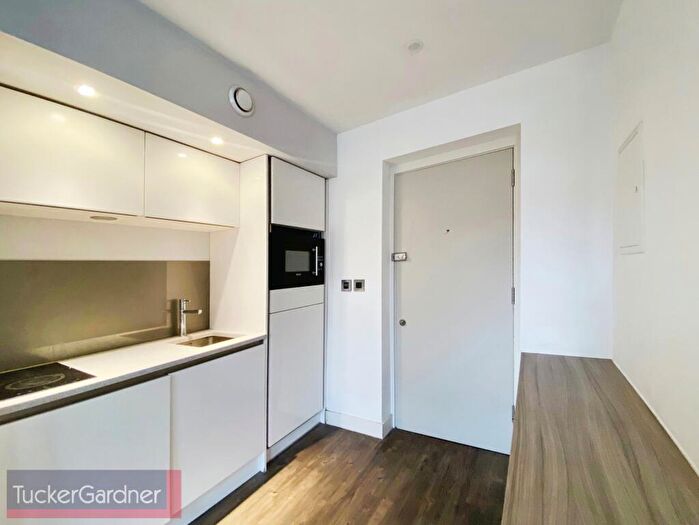 Flat To Rent In Humberstone Road, Cambridge, CB4