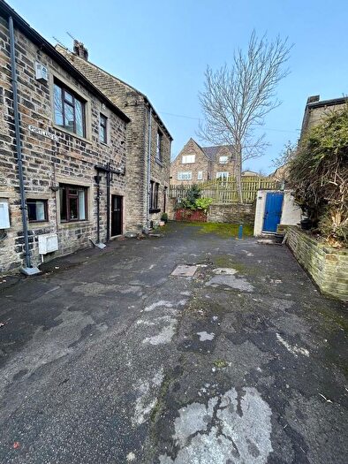 2 Bedroom Cottage To Rent In Wade House Road, Halifax, HX3