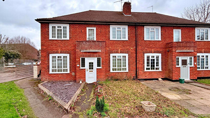 2 Bedroom Maisonette For Sale In Leatherhead, KT22