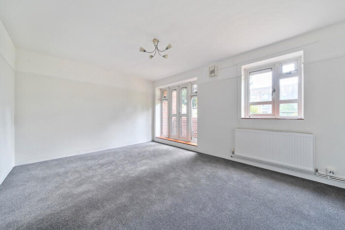 2 Bedroom Apartment For Sale In Ravens Way, Lee, SE12