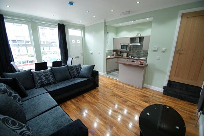 4 Bedroom Terraced House To Rent In Mayville Street, Hyde Park, Leeds, LS6