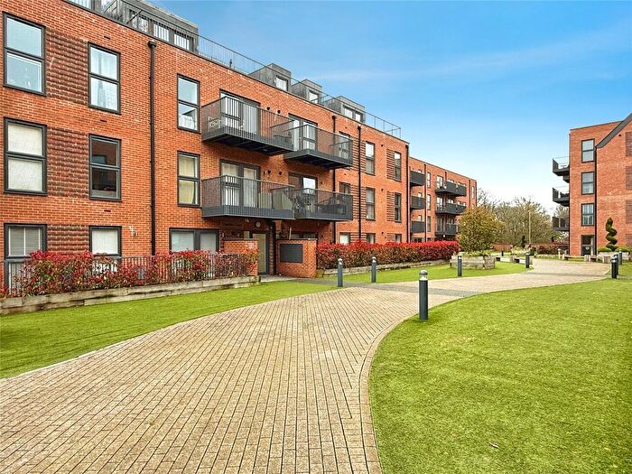 1 Bedroom Flat For Sale In Station Road, Hook, Hampshire, RG27