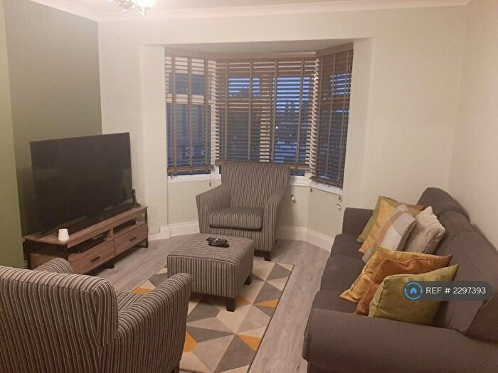 2 Bedroom Maisonette To Rent In Edgehill Road, Chislehurst, BR7