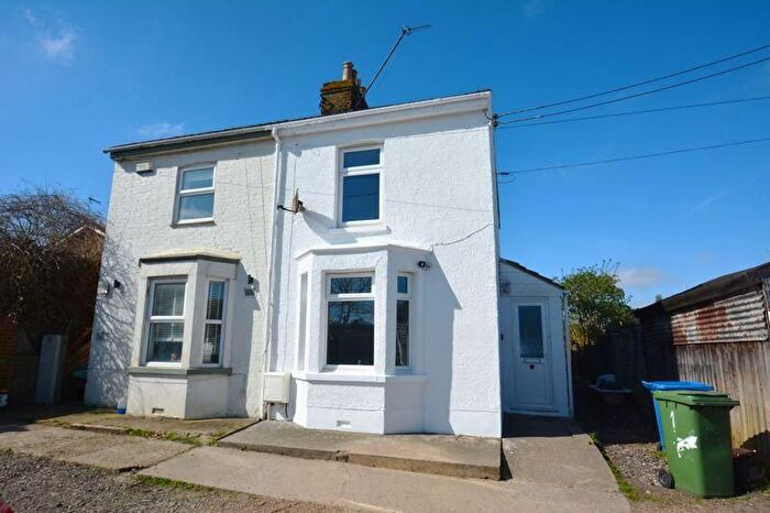 3 Bedroom Semi-Detached House To Rent In Pleasant Place, Halfway, ME12