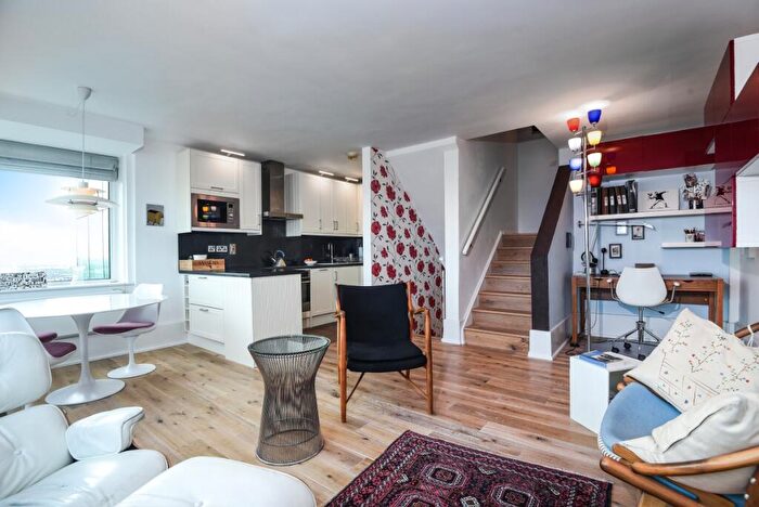 2 Bedroom Flat To Rent In George Beard Road, Deptford, London, SE8