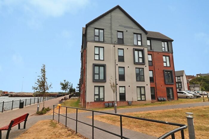 2 Bedroom Flat For Sale In Ffordd Y Dociau, Barry, CF62