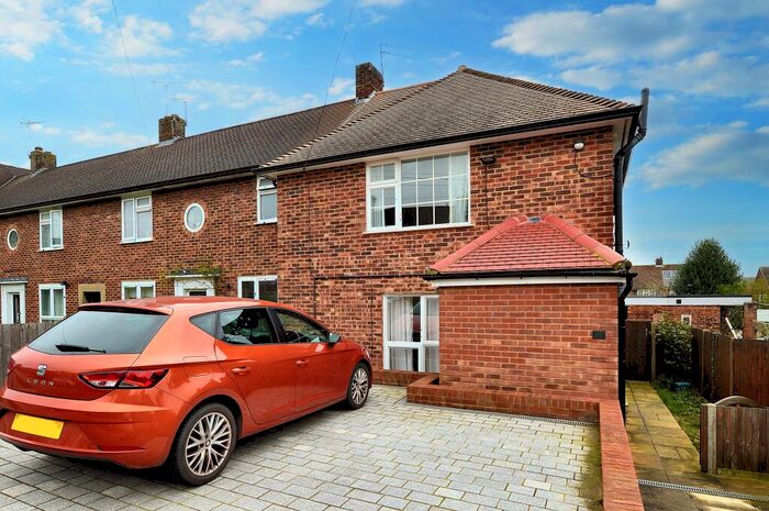 3 Bedroom End Of Terrace House To Rent In Gorham Drive, St Albans, AL1