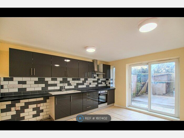 4 Bedroom Terraced House To Rent In Helford Place, Fishermead, Milton Keynes, MK6