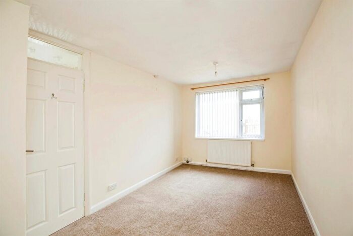 2 Bedroom Semi-Detached Bungalow For Sale In Longhouse Drive, Denholme, Bradford, BD13