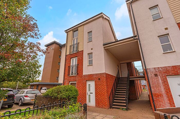 2 Bedroom Flat For Sale In Ariel Close, Newport, NP20