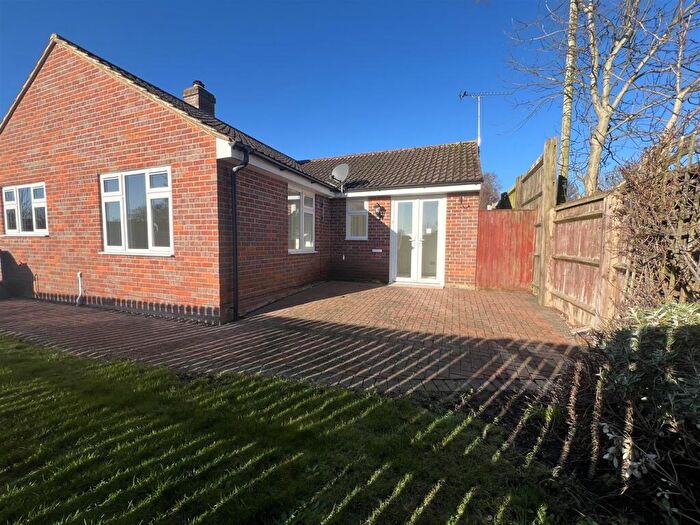 2 Bedroom Detached Bungalow To Rent In Newlands Avenue, Didcot, OX11