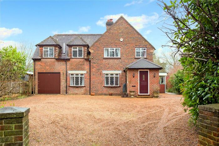 4 Bedroom Detached House For Sale In Guildford Road, Cranleigh, Surrey, GU6