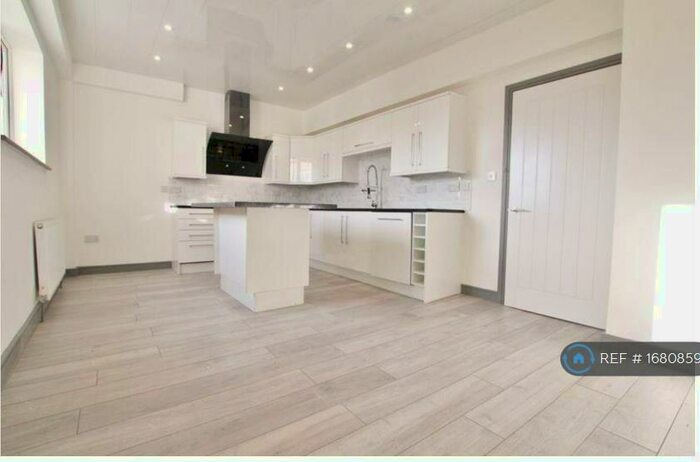 4 Bedroom Semi-Detached House To Rent In Northway, Maghull, Liverpool, L31