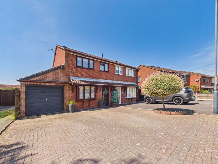 4 Bedroom Semi-Detached House For Sale In Timbersbrook Close, Oakwood, DE21