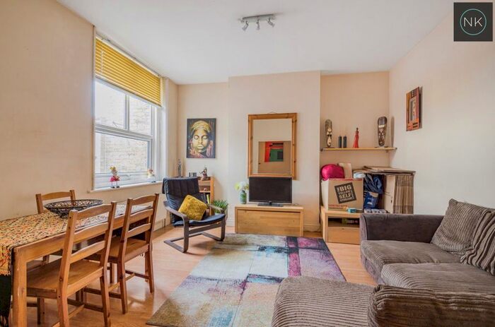 2 Bedroom Flat To Rent In George Lane, South Woodford, London, E18