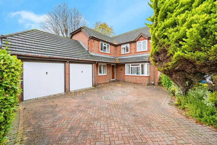 5 Bedroom Detached House For Sale In Greenside Park, Luton, LU2