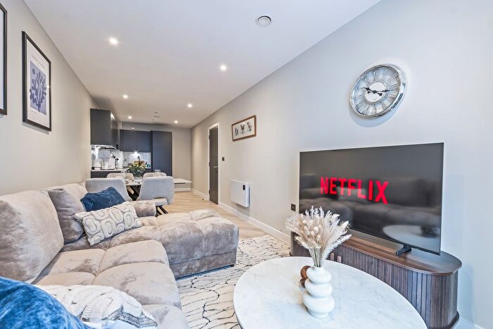 2 Bedroom Flat To Rent In Fountain Lofts, Birmingham, B12