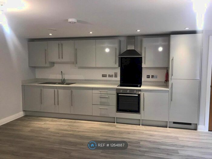 2 Bedroom Flat To Rent In Sycamore Court, Luton LU2