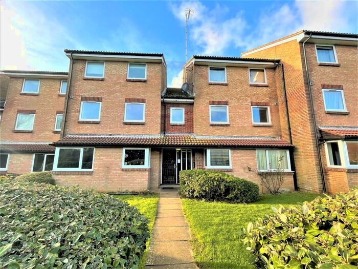 2 Bedroom Flat To Rent In Lake Drive, Balcombe Road, Peacehaven, East Sussex, BN10