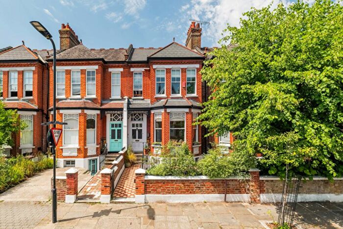 5 Bedroom House For Sale In Parkholme Road, London, E8