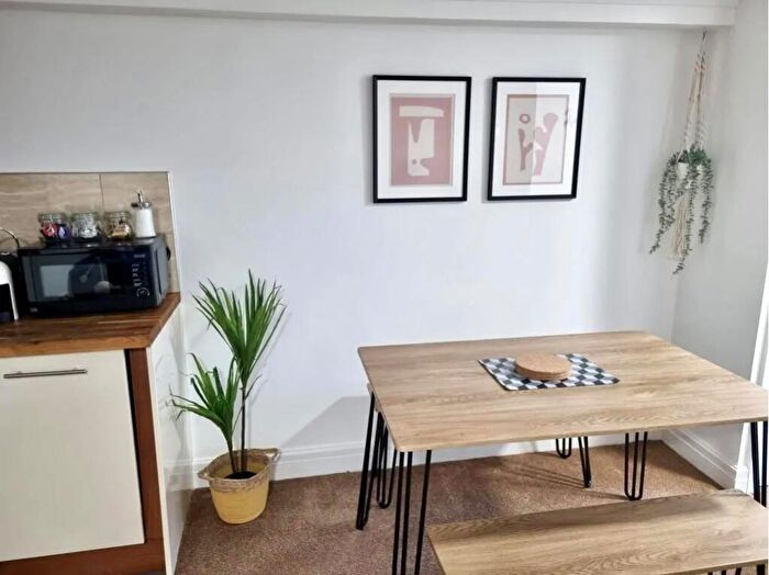 2 Bedroom Apartment To Rent In Pencisley Road, Llandaff, Cardiff, CF5