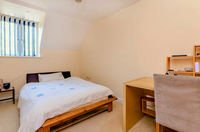 1 Bedroom Flat To Rent In Heathside Crescent, Woking, GU22