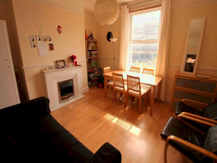 4 Bedroom House To Rent In Claremont Grove, Leeds, LS3