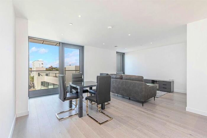 2 Bedroom Flat To Rent In Carriage House, City North Place, Finsbury Park N4