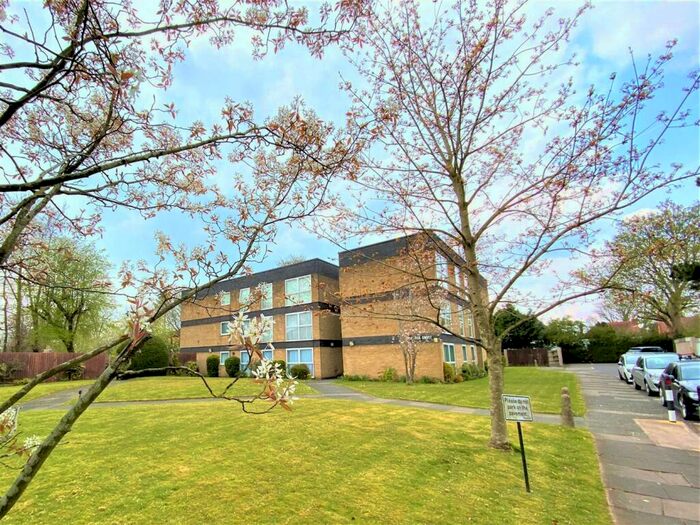 2 Bedroom Apartment To Rent In Middleton Hall Road, Birmingham, B30