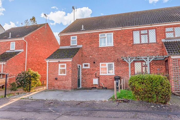 3 Bedroom Semi Detached House For Sale In Everest Way, Heybridge, Maldon, CM9