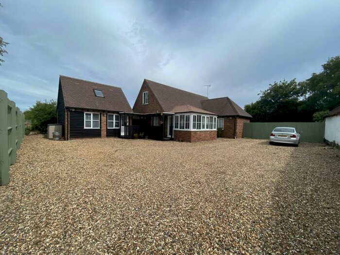 5 Bedroom Detached House To Rent In Leighton Road, Northall, LU6