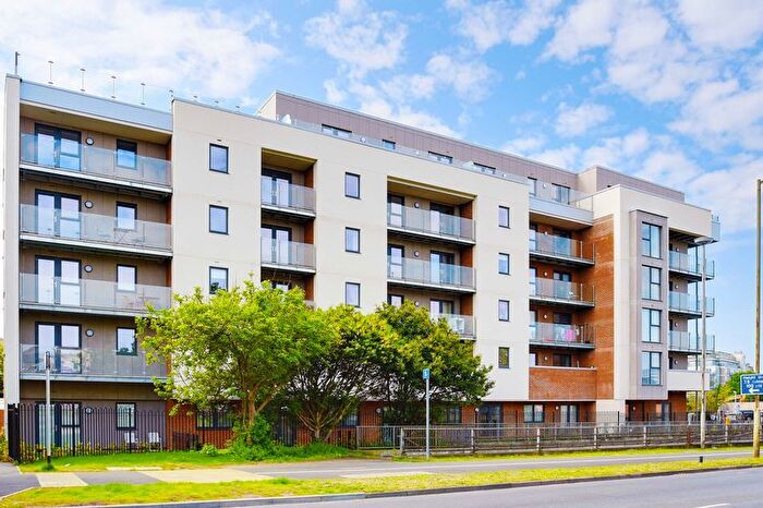 2 Bedroom Flat To Rent In Manor Way, Borehamwood, WD6