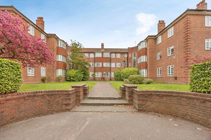 2 Bedroom Flat For Sale In Croydon Road, Wallington, SM6