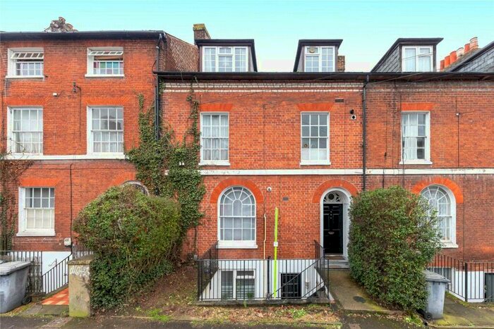 1 Bedroom Apartment To Rent In Russell Street, Reading, Berkshire, RG1