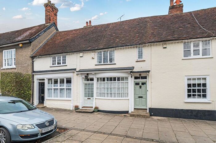 2 Bedroom Terraced House For Sale In High Street, Odiham, RG29