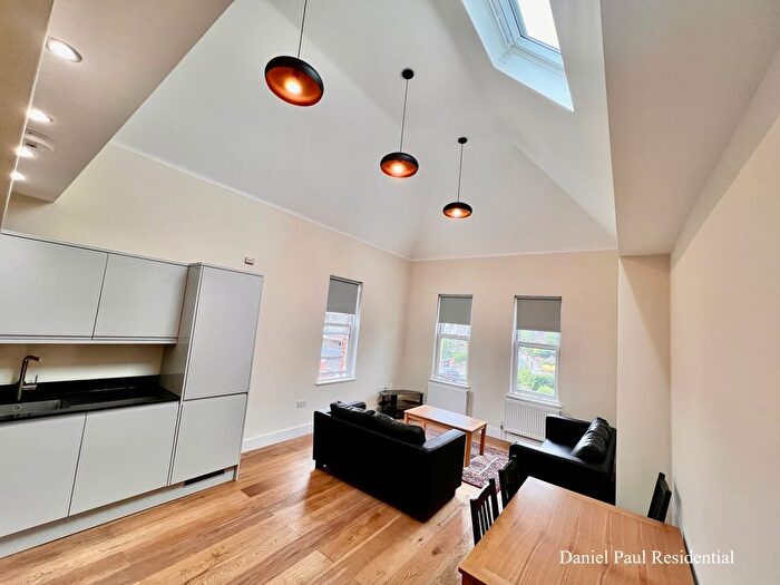 2 Bedroom Flat To Rent In Creffield Road, Acton, W3