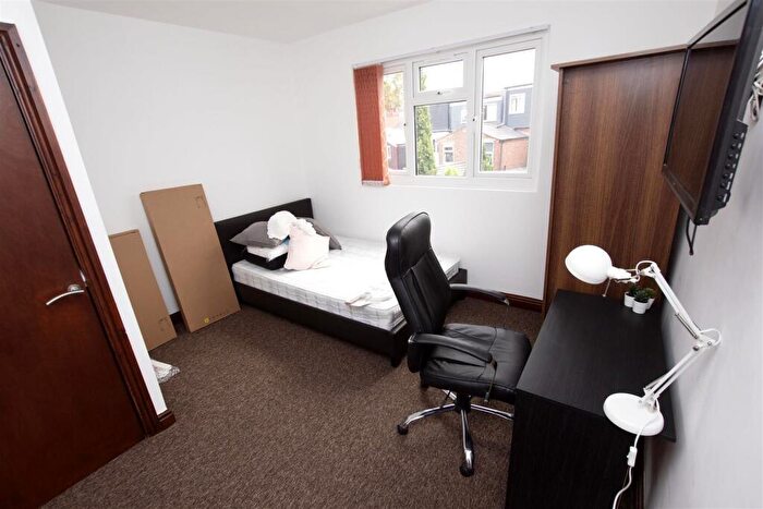5 Bedroom House To Rent In Holly Grove, Hubert Road, Birmingham, B29